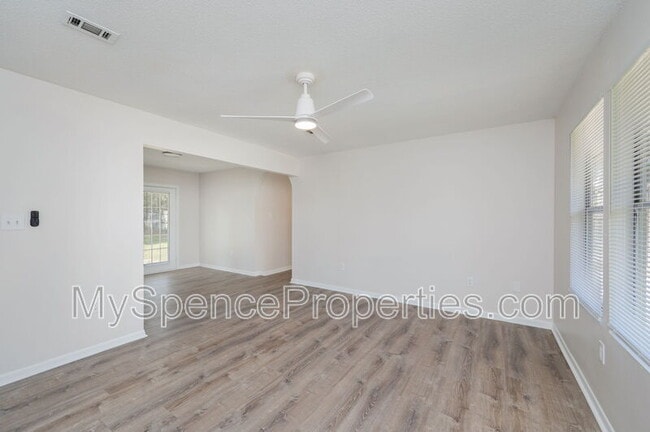 Photo - 126 Camellia Pl