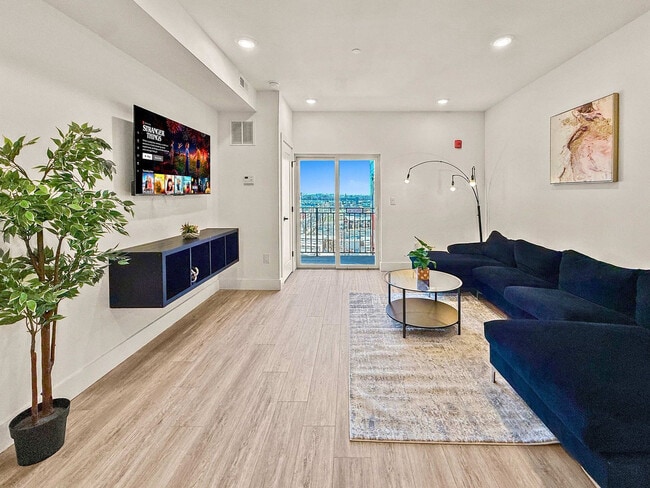 Building Photo - 2400 E Huntingdon St Unit ID1231679P