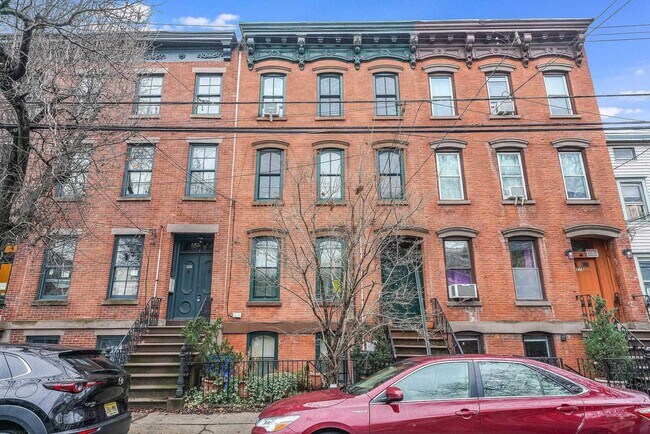 Building Photo - 273 7th St Unit 3