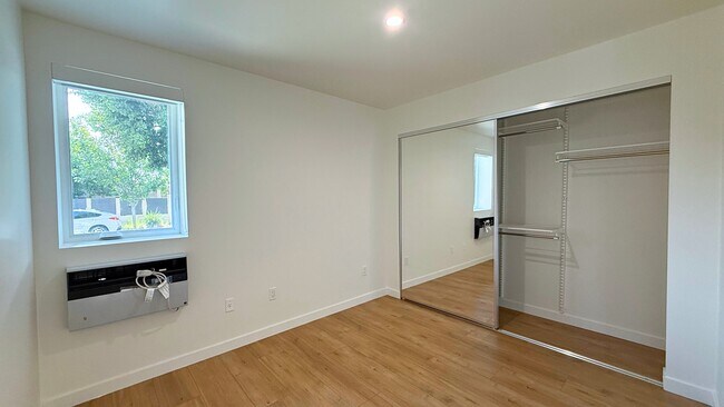 Photo - 1422 Tamarind Ave