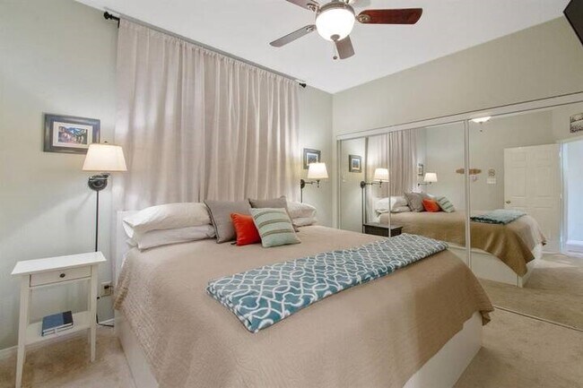 Photo - 12800 Melville Dr Unidad A307