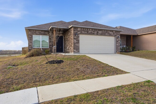 "Charming 3-Bedroom Retreat with 2 Baths in the Heart of New Braunfels!"