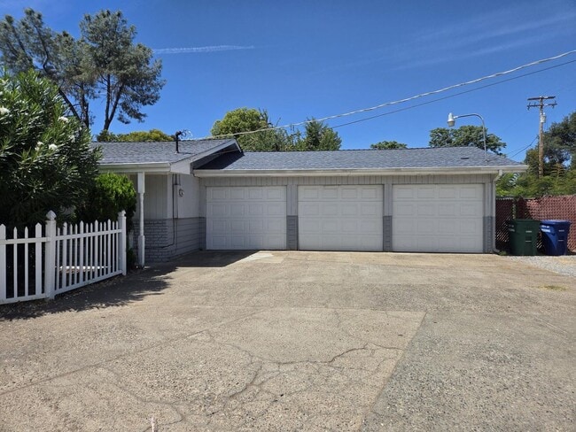 Photo - FURNISHED OR UNFURNISHED 5 BEDROOM 3 BATH HOME WITH POOL