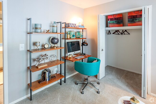 2BR, 1BA - 925 SF - Village Club of Rochester Hills