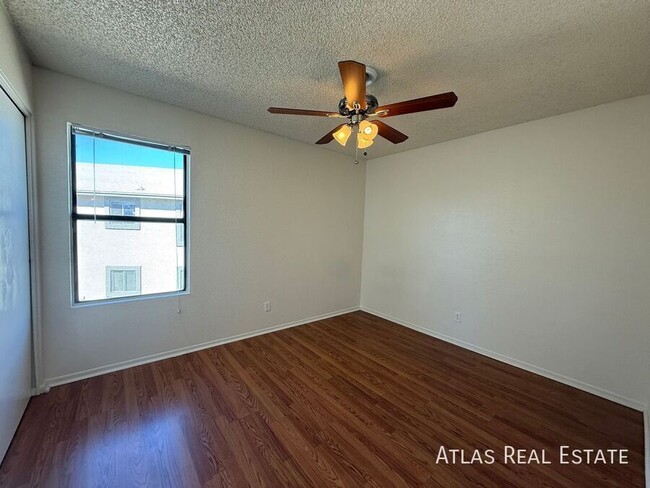 Photo - 465 W Ivyglen St Unidad 205