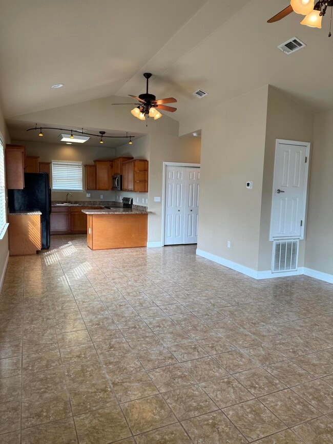 Photo - 129 Daisy Ln