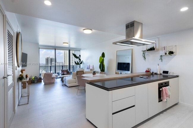 Building Photo - 1000 Brickell Plaza Unit 2411