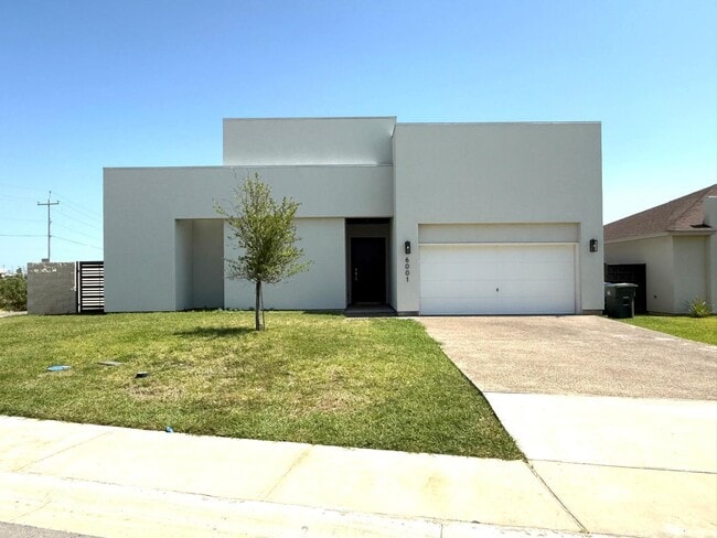 Building Photo - 6001 Vero Dr Rental