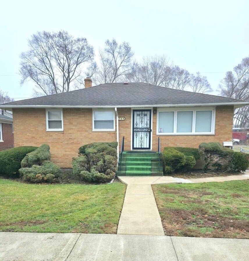 Photo - 709 Porter St