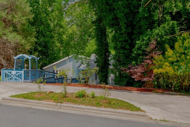 Photo - 105 Devon Rd