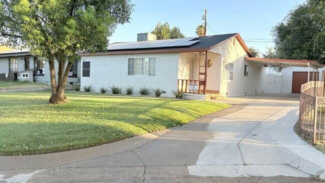 2238 Lindora St
