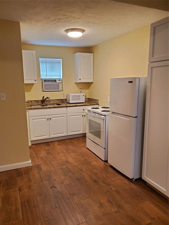 Kitchen - 219 Jackson Ave Apartamentos
