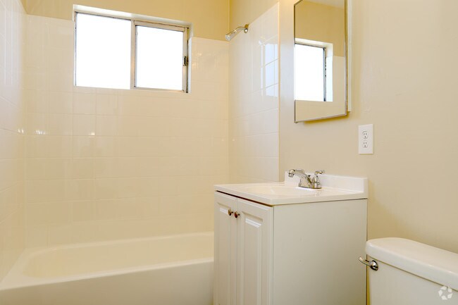 2BR, 2BA - Lakeview Garden
