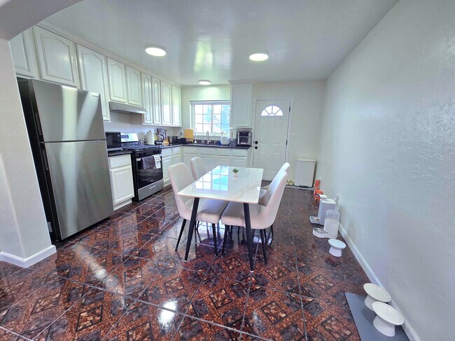 Photo - 2946 E 29th St Unidad 2946A