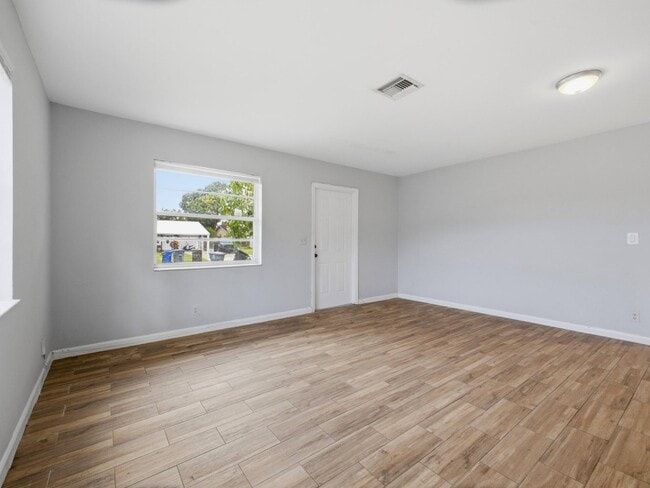 Photo - 3561 Oberon Ave