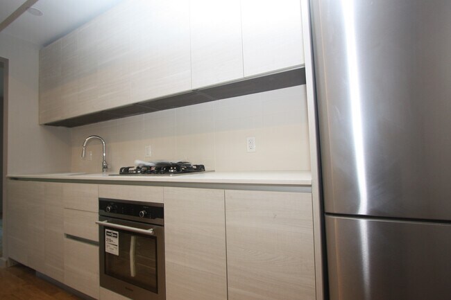 Photo - 661 Lincoln Pl