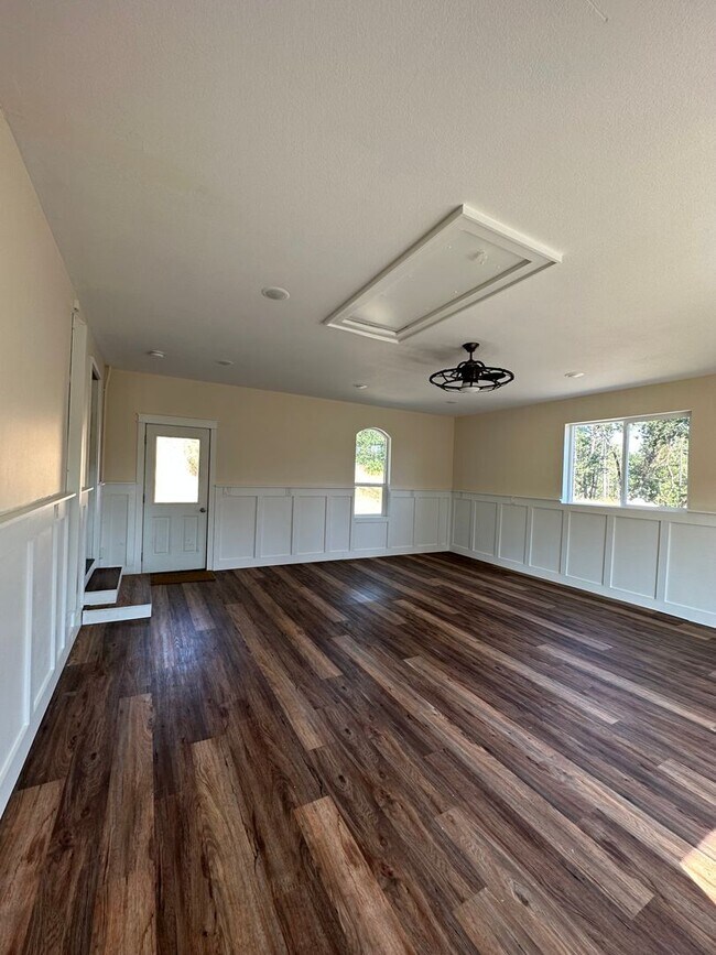 325 Kellisha Ln