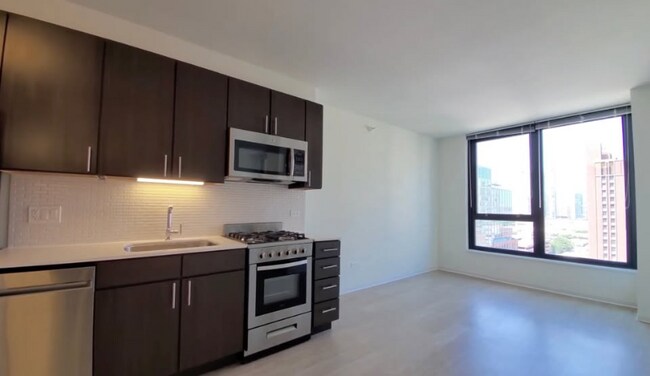 Photo - 185 W Superior St