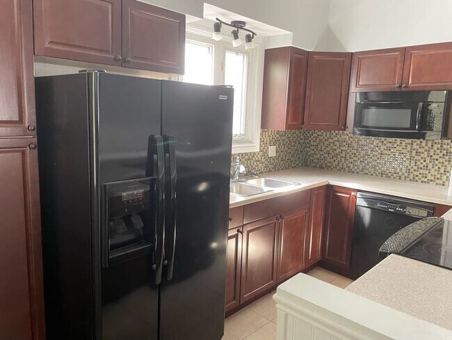 Photo - 450 Douglas Av