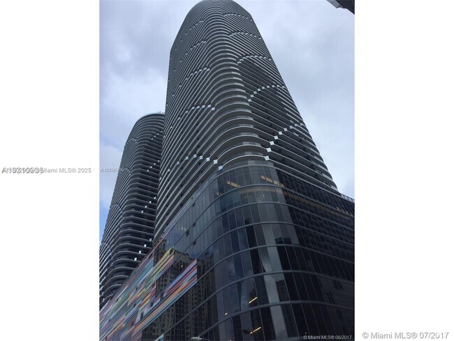 Building Photo - 55 SW 9th St Unit 3409 Rental