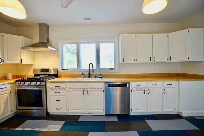 Photo - 61 Hickory Rd