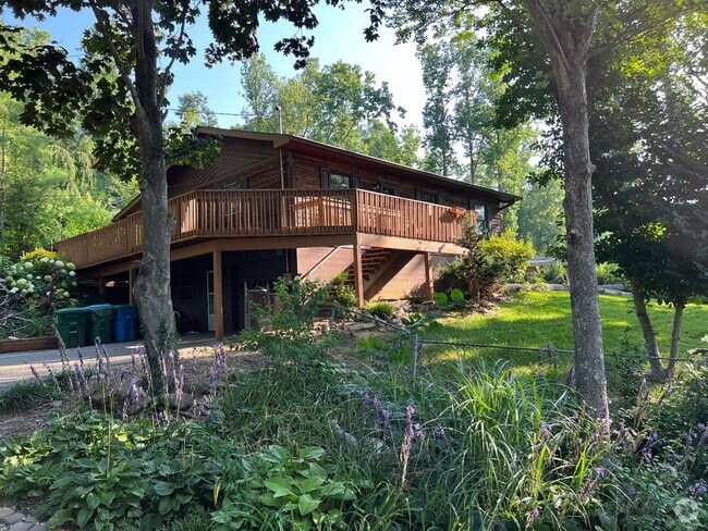 Building Photo - 3 bed / 2 bath in South Asheville Rental