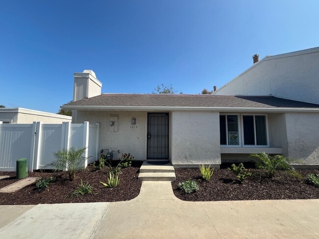 Building Photo - Upgraded, 2BD/2BA in Park Place: 1 Car Gar... Rental