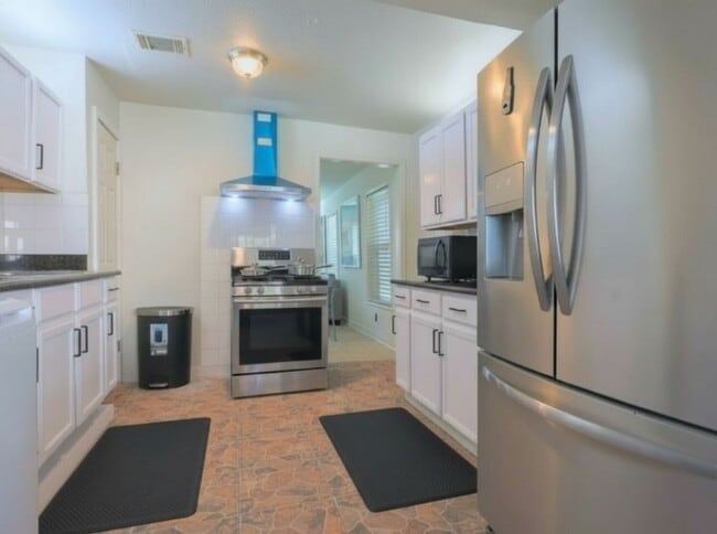 Photo - 831 Rouse St