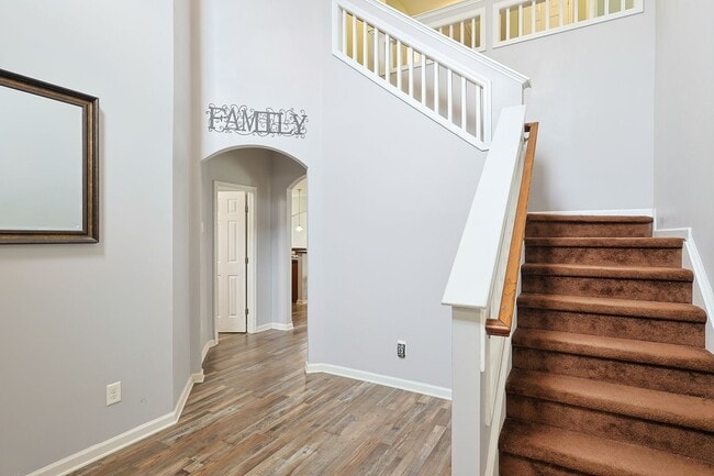 363 Heathrow Dr
