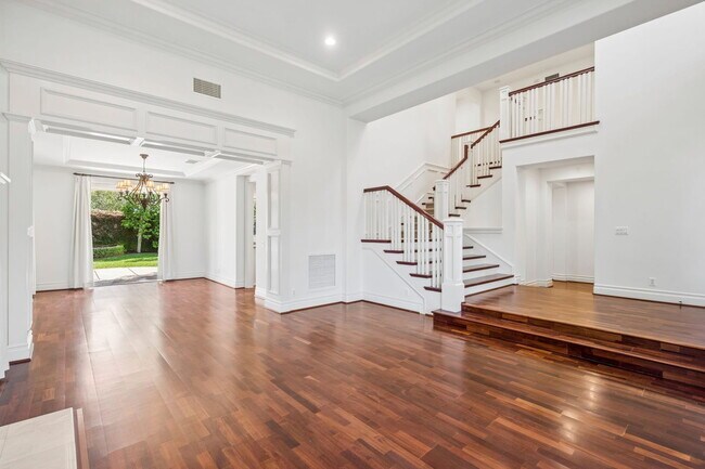 15 Jupiter Hills Dr