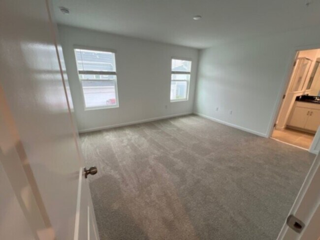 Photo - 3 bed 2.5 bath townhome at Gardenia Reserve