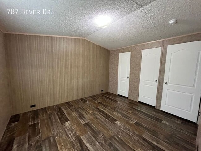 Photo - 787 N Bever Dr