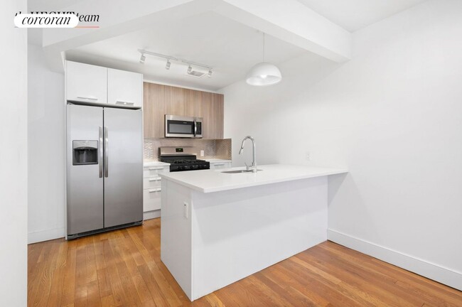 Building Photo - 991 Ocean Ave Rental