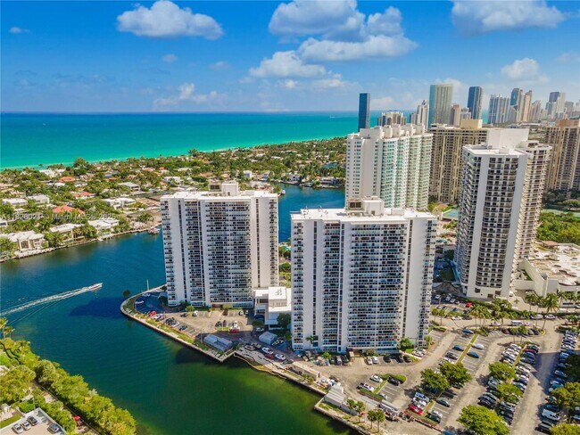 Building Photo - 20515 E Country Club Dr Unit 1048 Rental