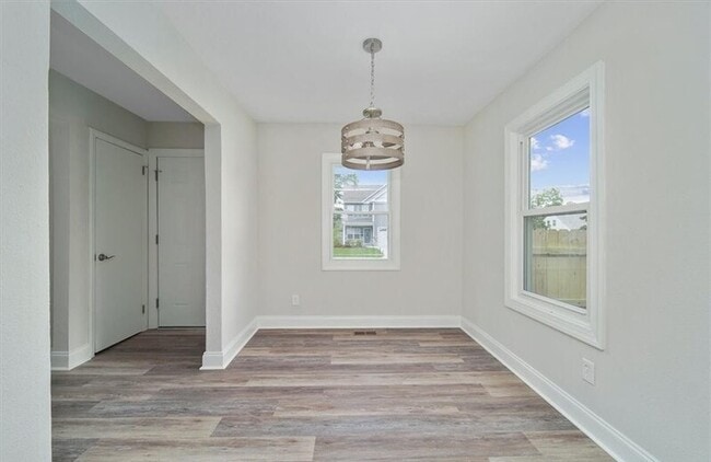 Photo - 2208 Silbert Rd