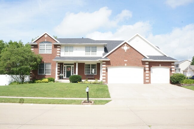 Photo - 2810 Emerald Dr House