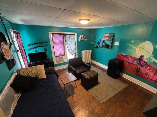 Photo - 302 E Walnut St Unit Apt B