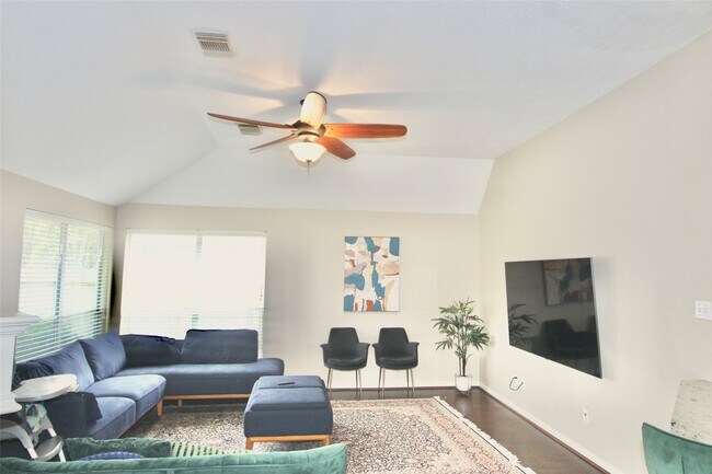 Photo - 1107 Woodley Bend