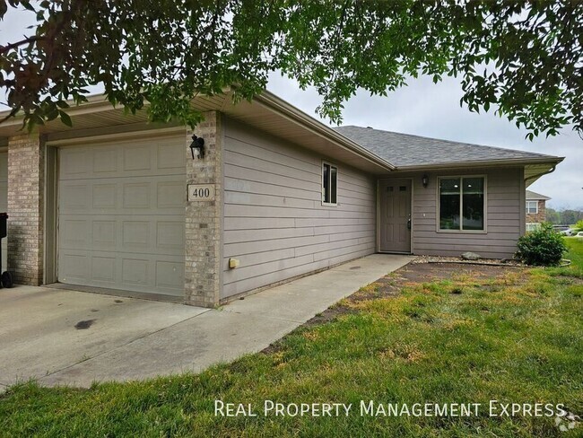 Building Photo - Spacious 3-bedroom, 1-bathroom apartment