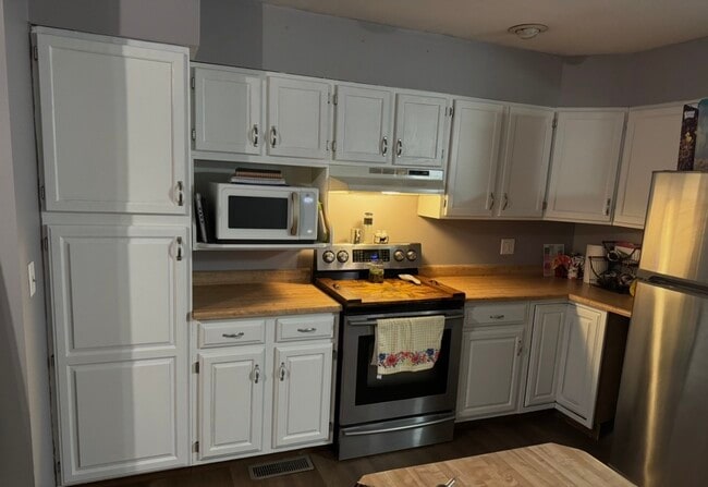 Building Photo - 319 E Market St