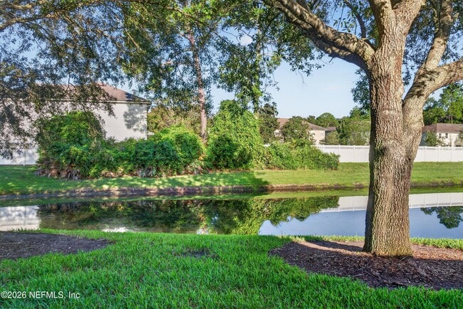 353 Redwood Ln