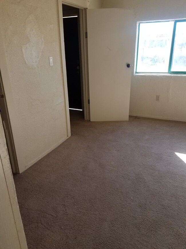 1 bedroom 1 bath house near downtown - 1 bedroom 1 bath house near downtown