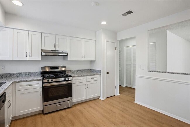 Photo - 2035 Powers Ferry Trce SE