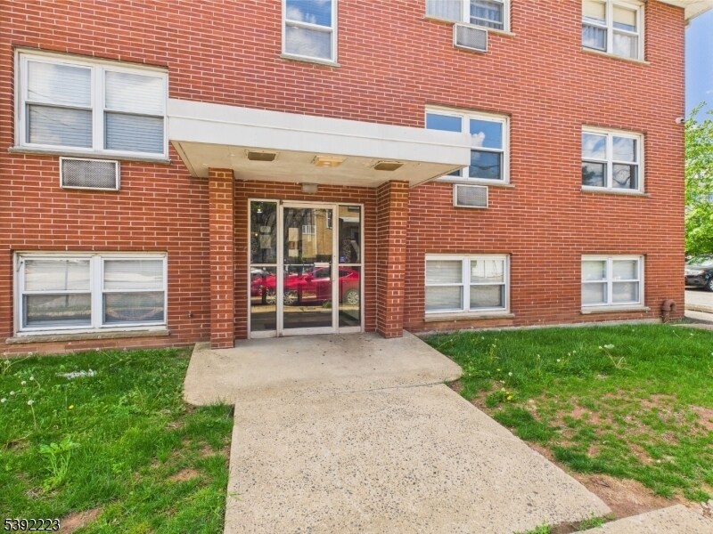 Photo - 100 Luttgen Pl Unit B1