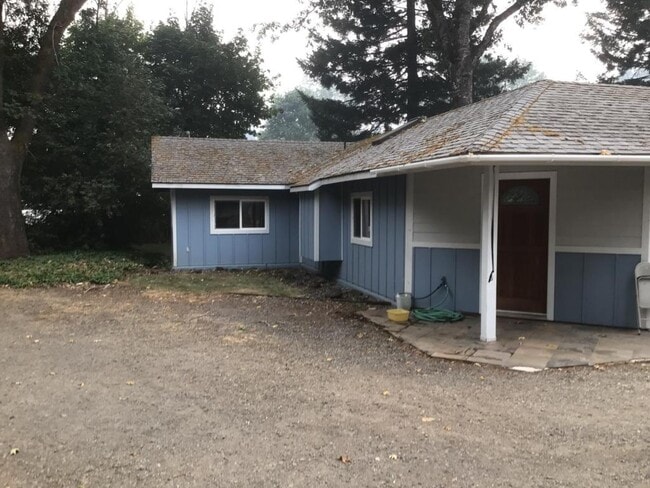 Building Photo - 650 Caves Hwy