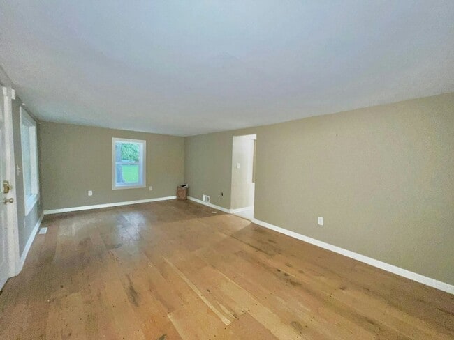 Photo - 8310 Bellflower Rd