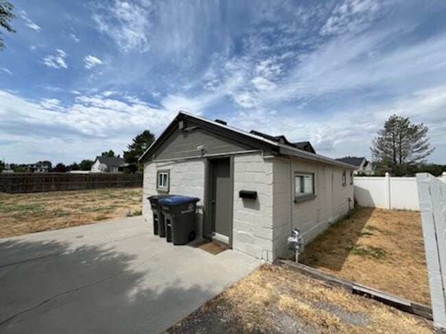 Building Photo - 11164 S Temple Dr Unit 11164 South Temple Drive - BACK HOUSE