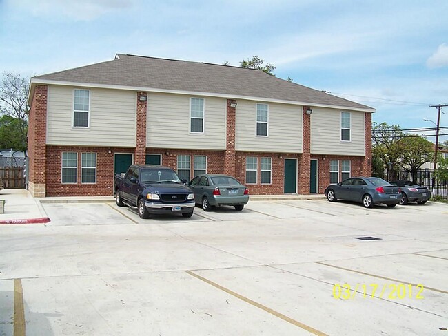 Photo - 4504 College Main St Unidad 114