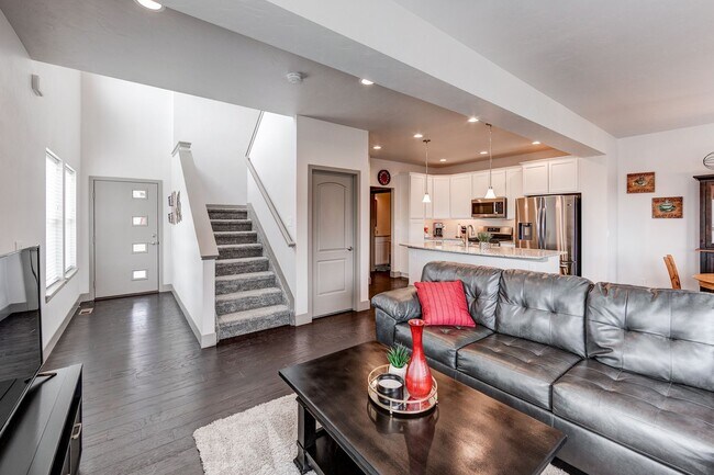 Photo - 2 Bedroom Luxury townhome