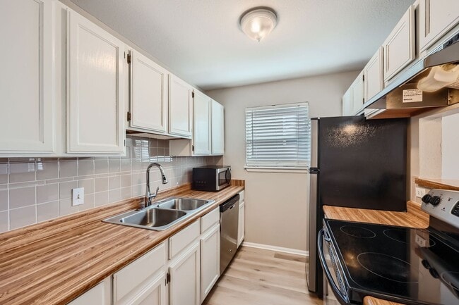 Photo - Must see 2 Bedroom 1 Bath in Castle Rock!!!